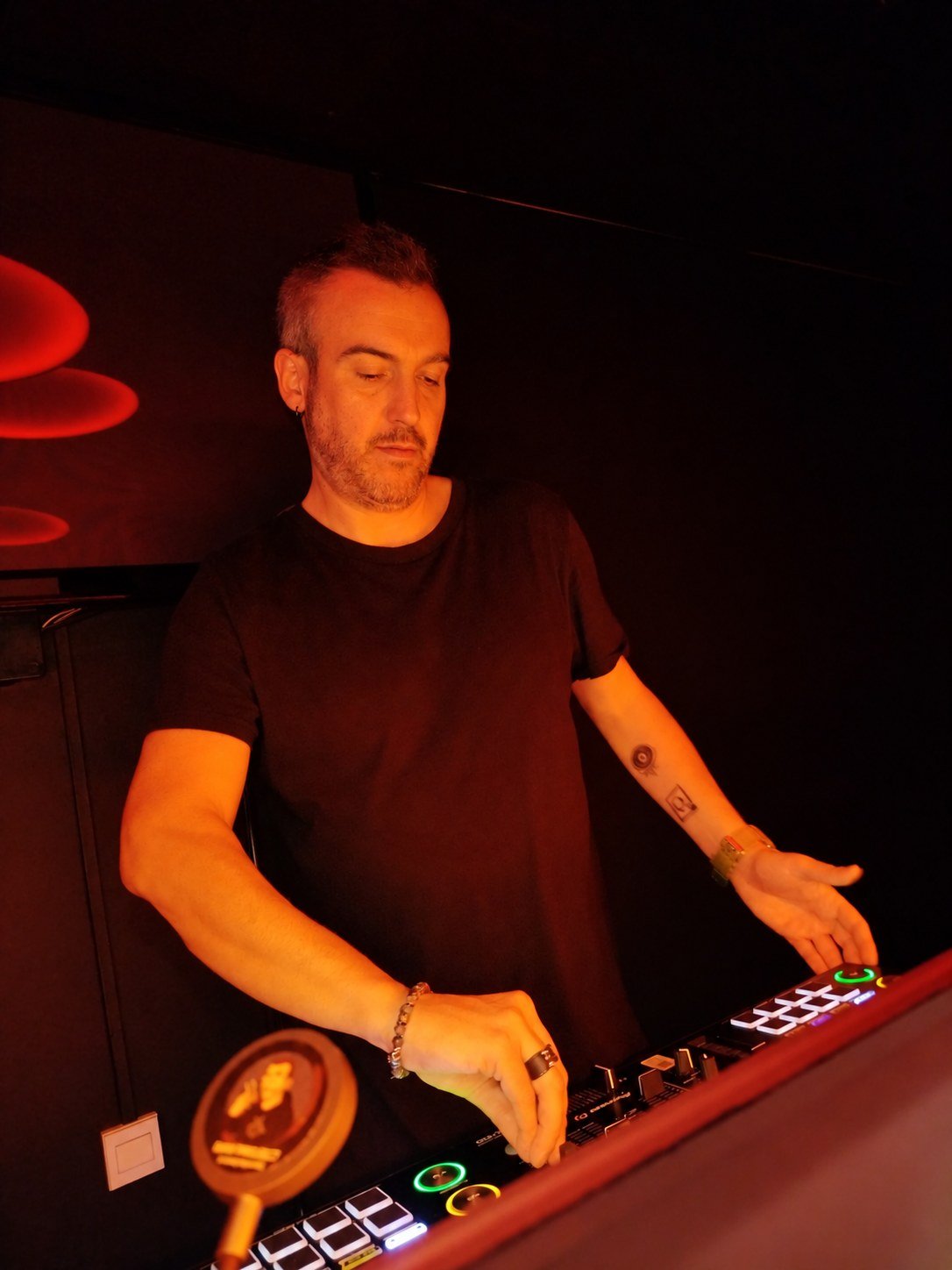 Josu Izarra pinchando en Sala KUBO, KUBIK
